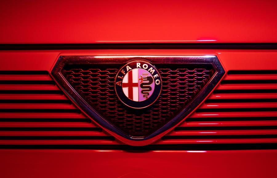 Логотип Alfa Romeo 75 1.8i Turbo Evoluzione (162B) 1987 года  (фото 4 из 10)